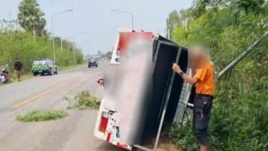 Angry Swedish man refuses help after crashing pickup in Buriram