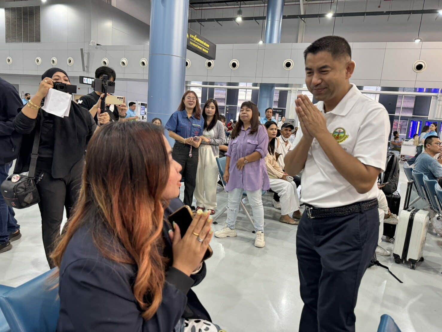 Big Joke sends 300 southerners home for Songkran | News by Thaiger