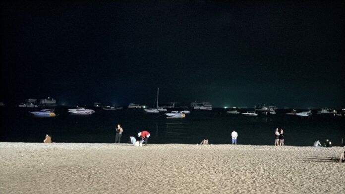 Late-night transgender fight shocks tourists on Pattaya Beach (video) | News by Thaiger