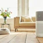 Vacuum cleaners and air purifiers controlled to combat PM2.5