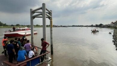 Man and homemade boat vanish after crash in Nonthaburi canal