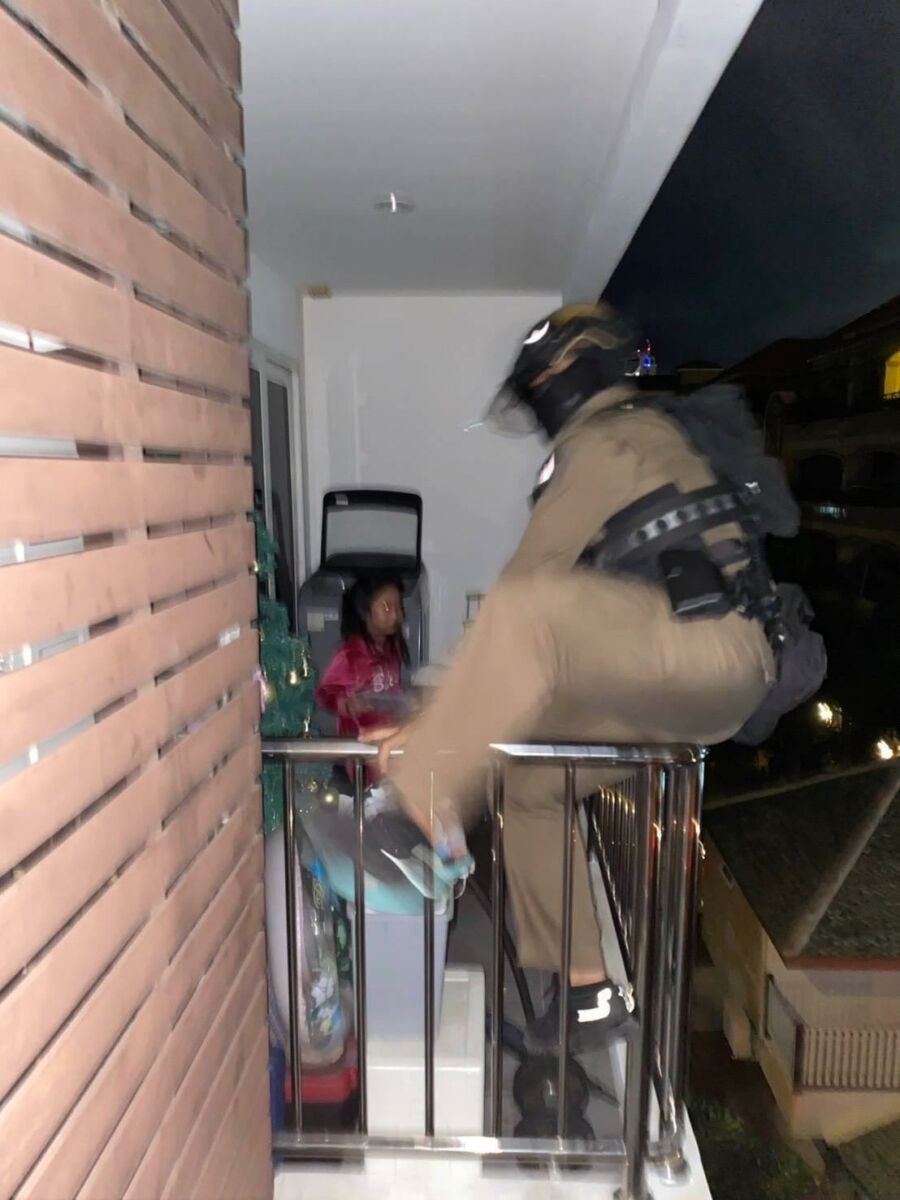 Pattaya cop scales new heights to daring rescue helpless child | News by Thaiger
