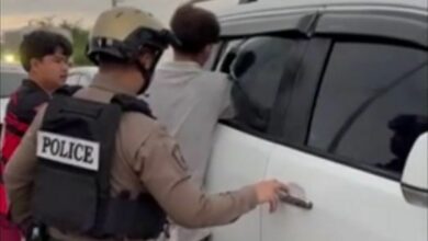 Heroic team rescues elderly man from locked car in Ayutthaya