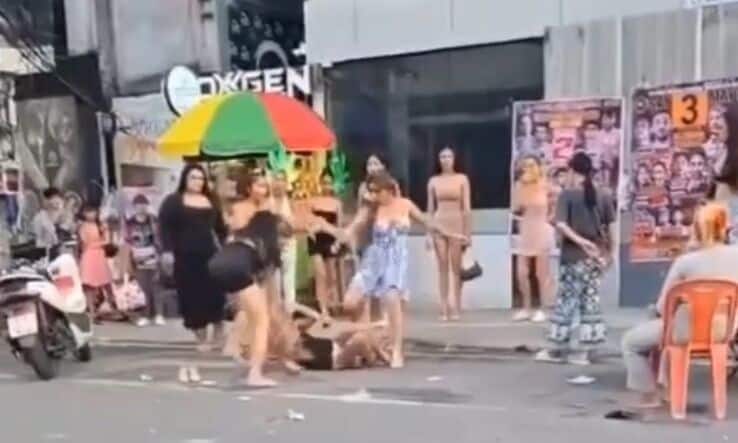 Patong brawl: Ladyboys wreak havoc again on Soi Bangla (video) | News by Thaiger