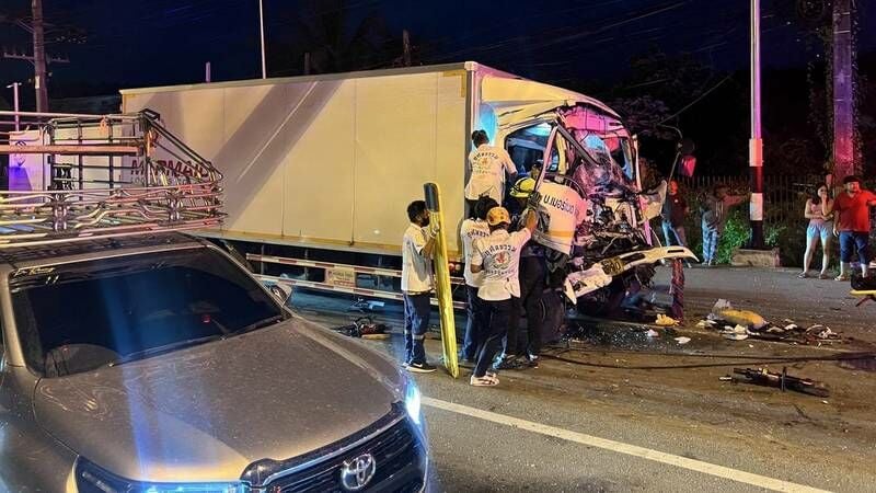 Dozing driver ploughs into truck at Phuket intersection | News by Thaiger
