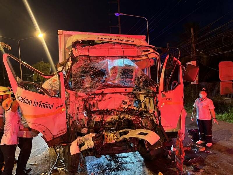 Dozing driver ploughs into truck at Phuket intersection | News by Thaiger