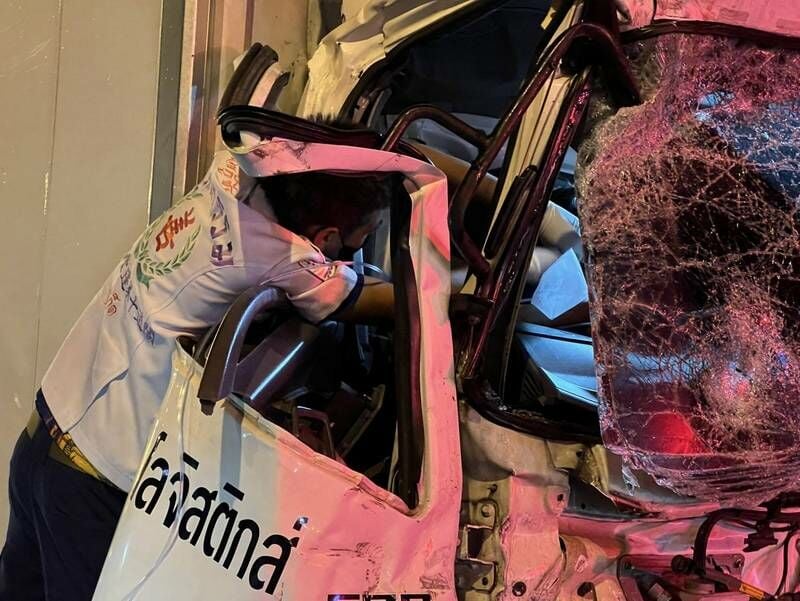 Dozing driver ploughs into truck at Phuket intersection | News by Thaiger