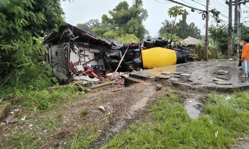 Cement mixer crash sparks chaos on Phuket’s slippery roads | News by Thaiger