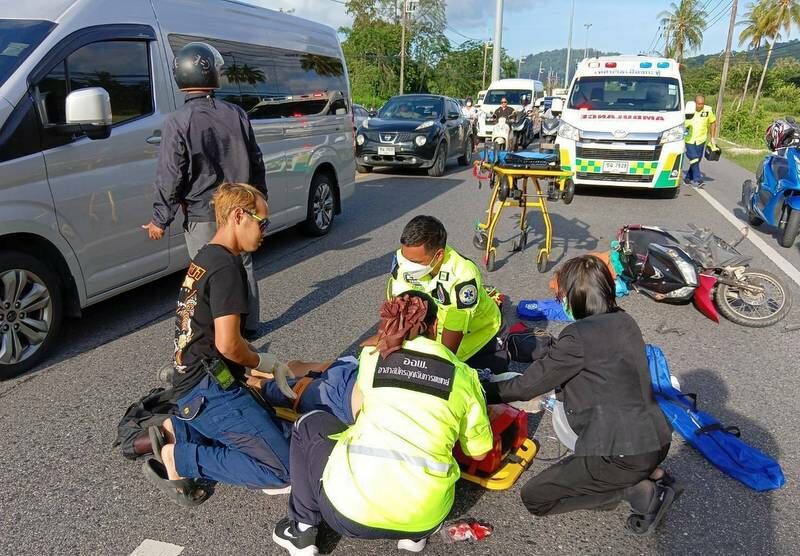 Phuket man dies after slamming into parked tuk tuk | News by Thaiger
