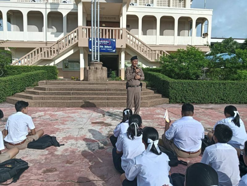 Thalang cops crack down on student bikers in safety blitz | News by Thaiger