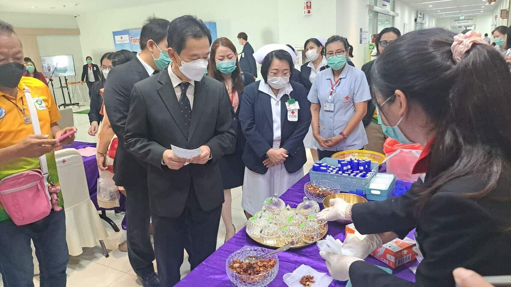 Chon Buri hospital declares war on big tobacco and e-cigs | News by Thaiger