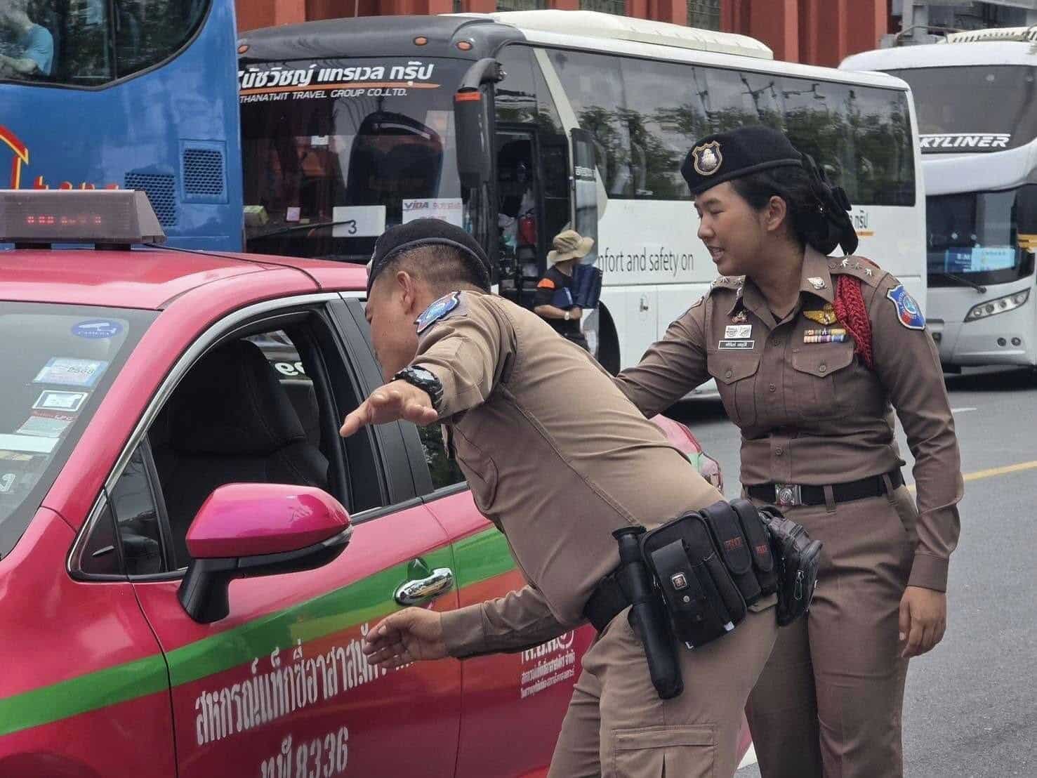 Bangkok taxi crackdown nets 76 drivers for cheating and refusals | News by Thaiger