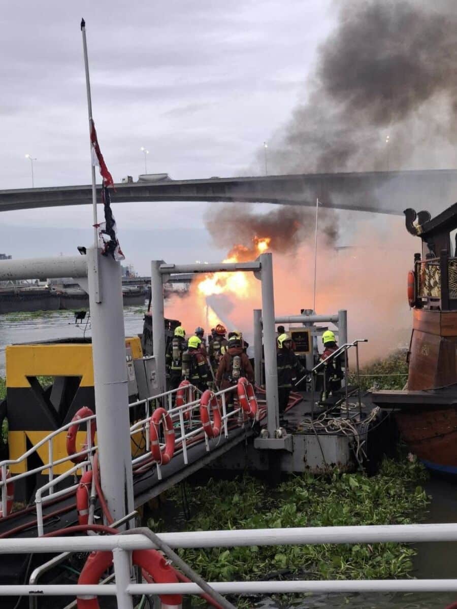 Blaze at Bangkok luxury resort pier torches two boats (video) | News by Thaiger