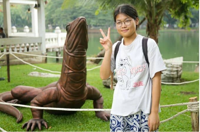 Giant monitor lizard statue draws crowds to Bangkok park | News by Thaiger