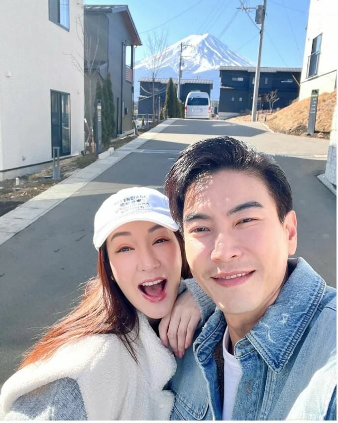 Thai celeb couple slams breast pump ad misuse | News by Thaiger