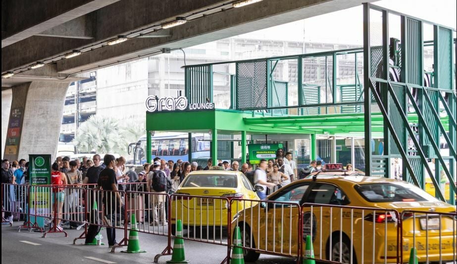 Grab vs taxis: Suvarnabhumi's traffic turf war gets official reset | News by Thaiger
