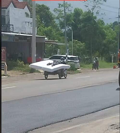 Thai man goes viral for 'sleep-riding' motorbike stunt on a mattress (video) | News by Thaiger