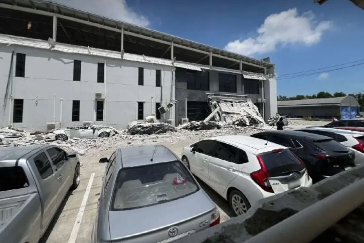 Steel carnage: Factory collapse crushes cars in Chon Buri horror | News by Thaiger