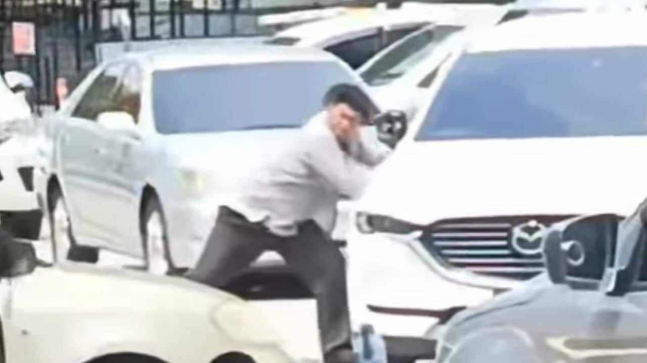 Angry man drives against traffic in Pattaya