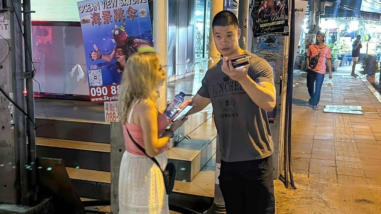 Foreign sex workers target beachgoers Chon Buri