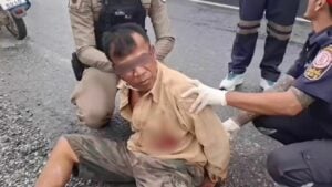 Thai man stabs wife on road after allegedly catching her with lover