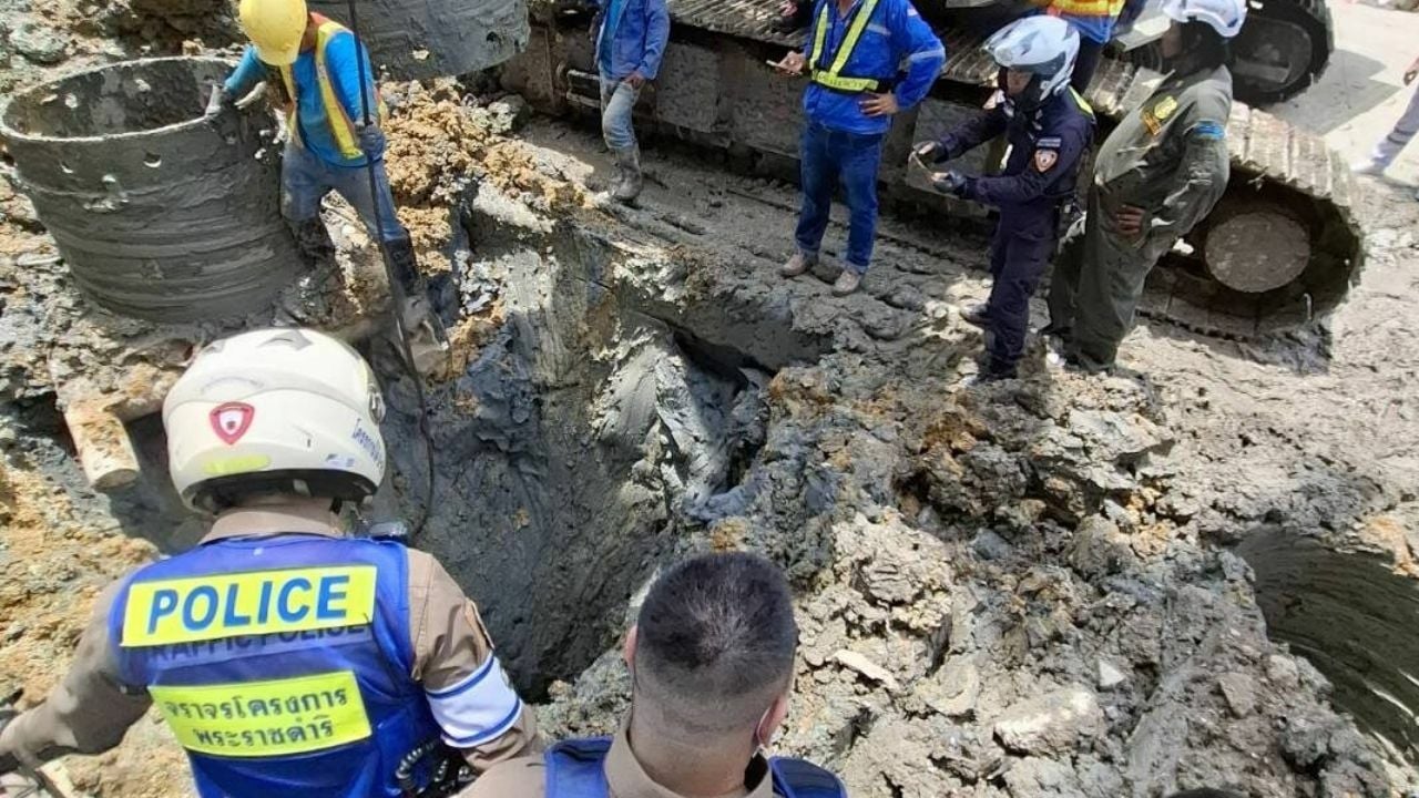 Landslide at Bangkok MRT construction site leaves 1 worker missing