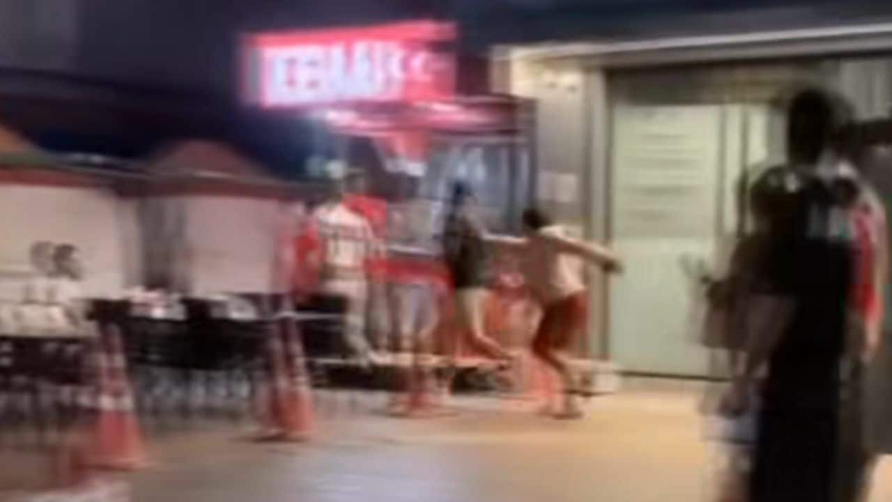 Two Israeli fight Thai transwomen