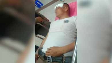 Mentally ill Thai man kicks police from moving truck