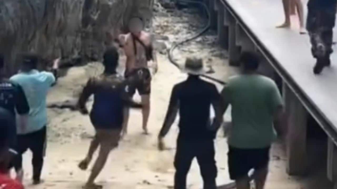 Foreign tourist flees angry mob after violating Krabi national park rules