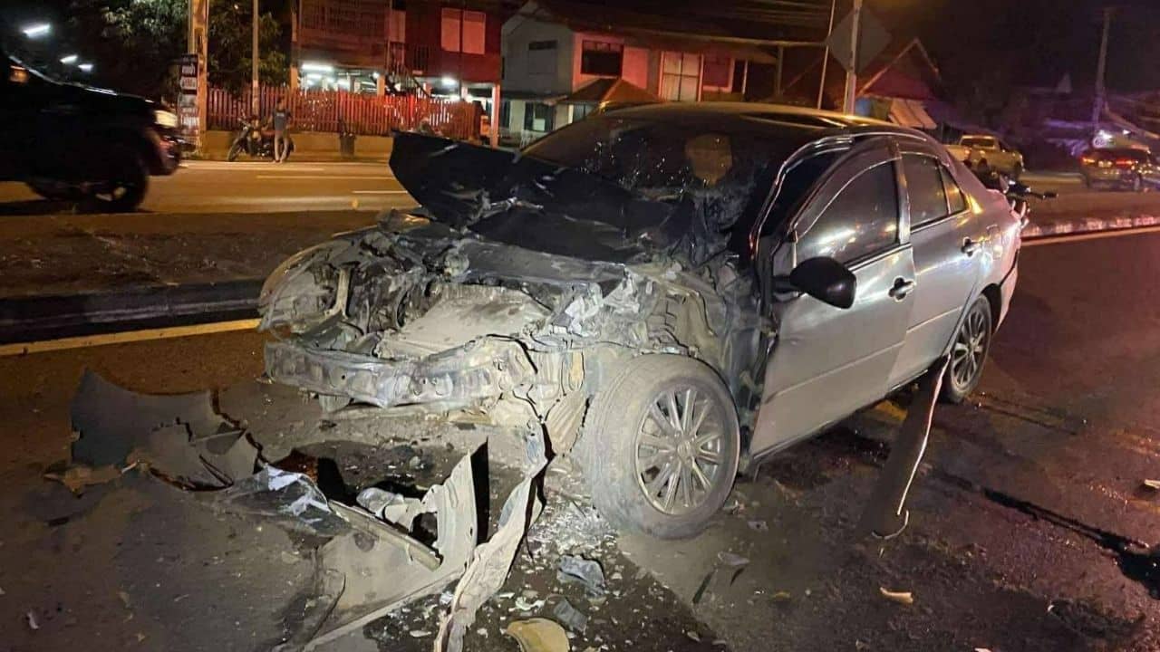 Sedan crashes into six-wheel truck making the truck to move in circle
