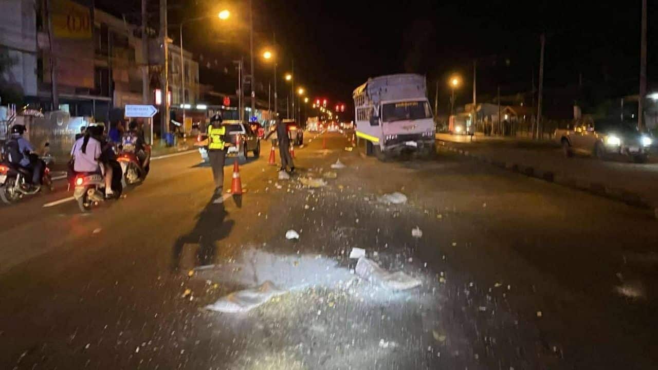 Truck moves on its own shocking witnesses in Kalasin
