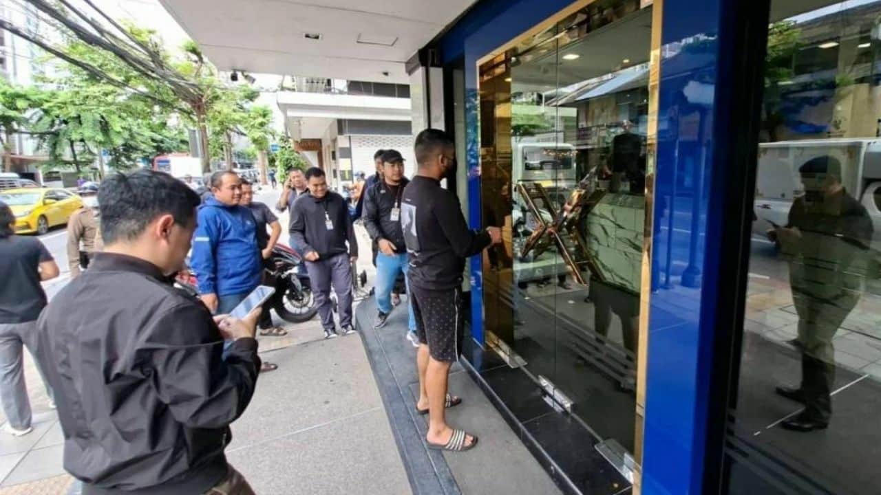 Indian national arrested for robbery at Bangkok exchange store
