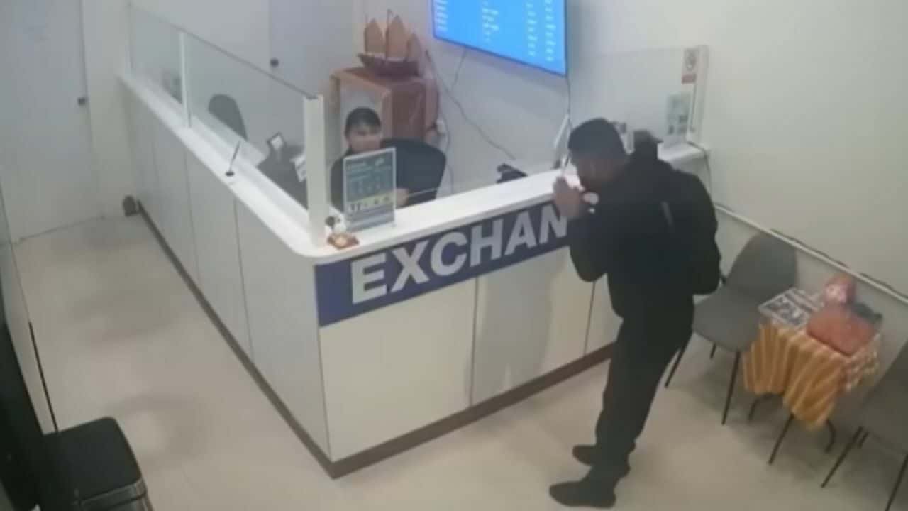 Indian thief performs wai before fleeing with 93,000 baht