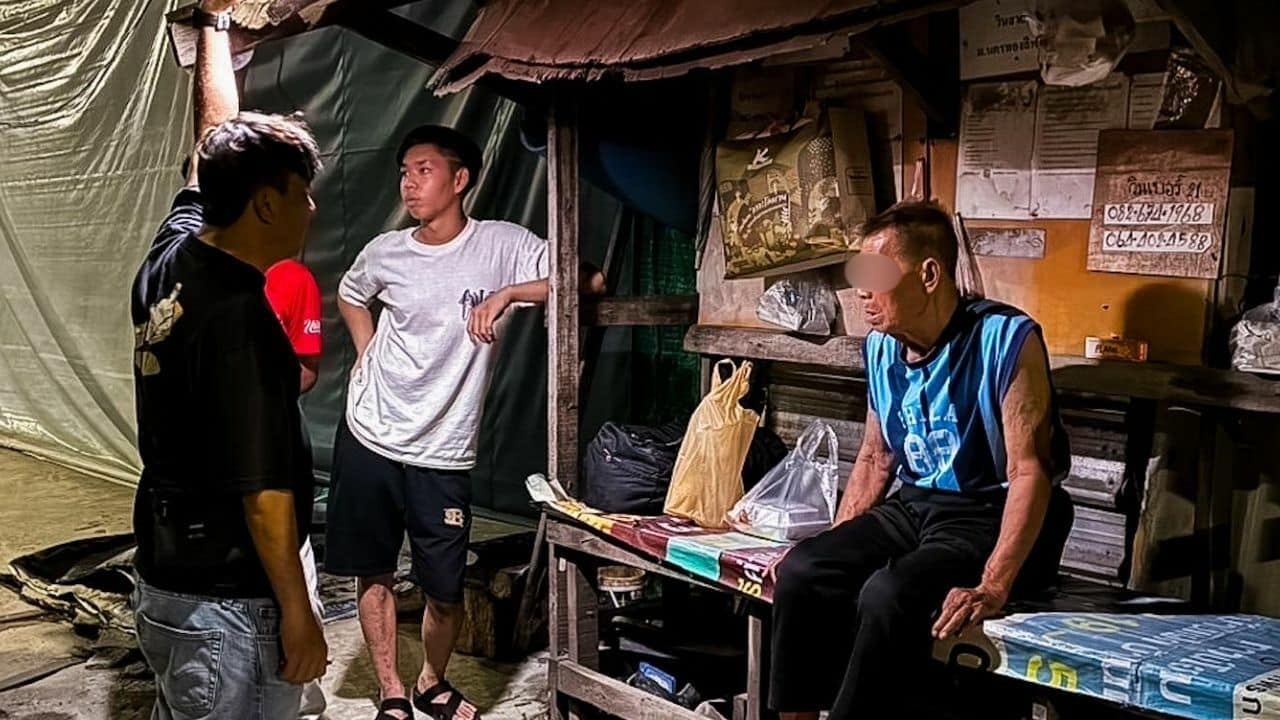 Locals seek help for homeless old man in Samut Prakan