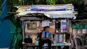 Old Thai father becomes homeless after being kicked out by son