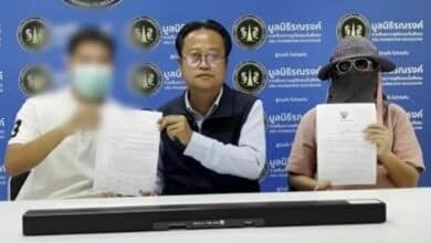Thai man jumps on moving pickup to stop alleged car scammer