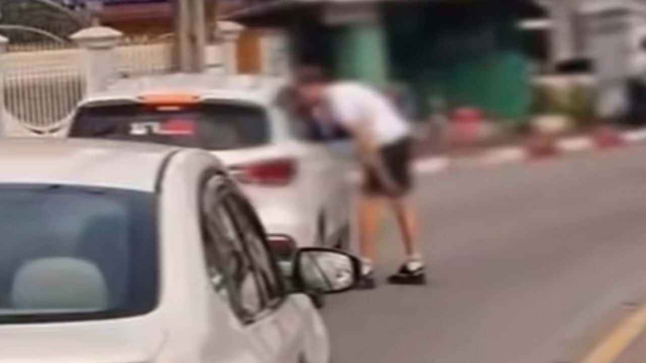 Foreign man slaps Phuket taxi driver and rams van in separate incidents