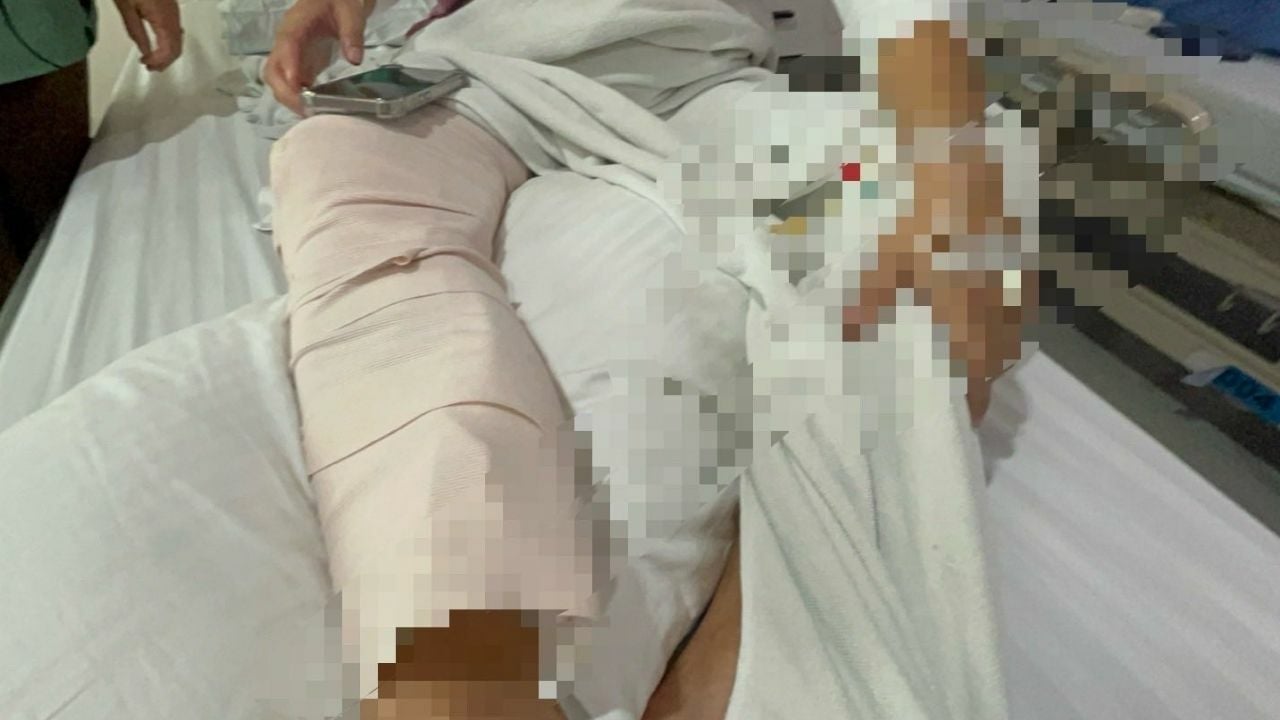 Sedan driver beat tomboy motorcycle rider up