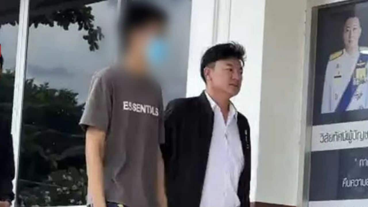 Thai delivery worker stabbed by clients