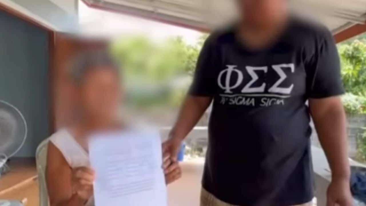 Thai father seeks daughter money