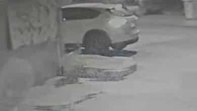 Man chooses to defecate on public road despite nearby bathroom