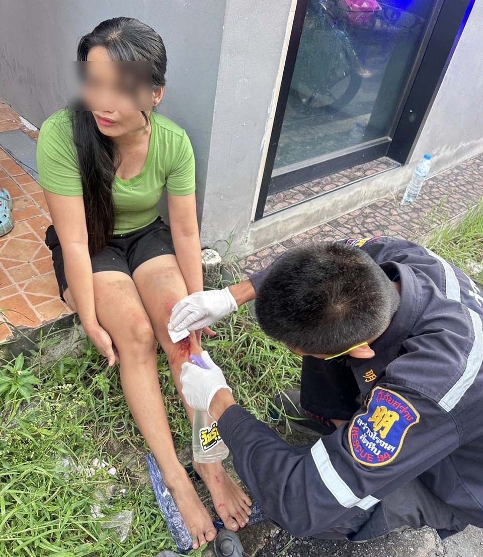 Sattahip woman dragged on road in brazen bag snatch (video) | News by Thaiger