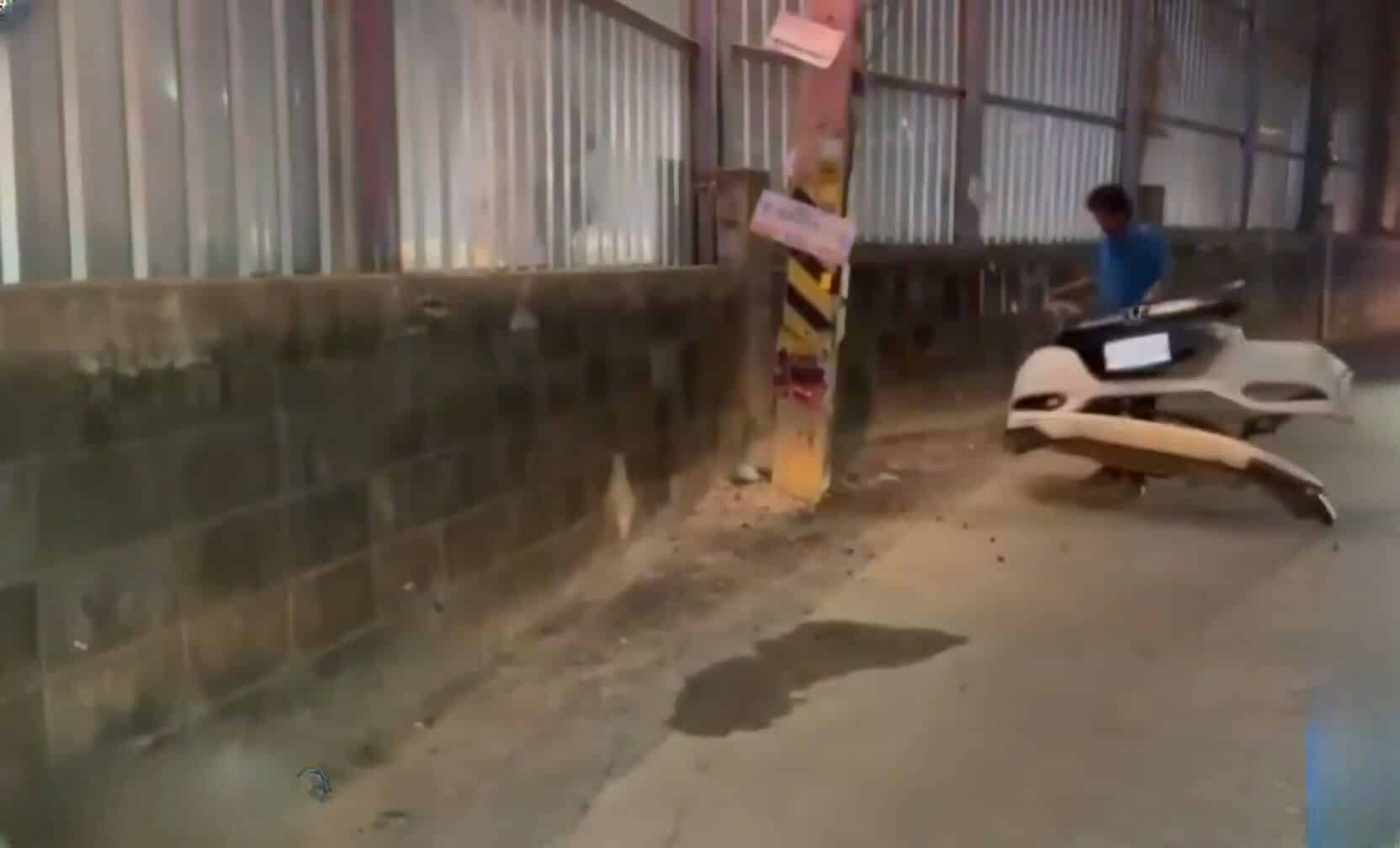 Pattaya driver vanishes after brutal crash, leaving car wrecked | News by Thaiger