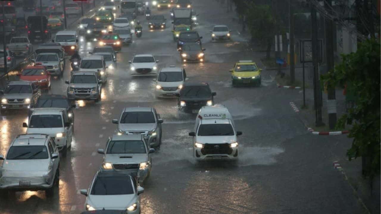 Thailand faces heavy deluge as rain batters 39 provinces