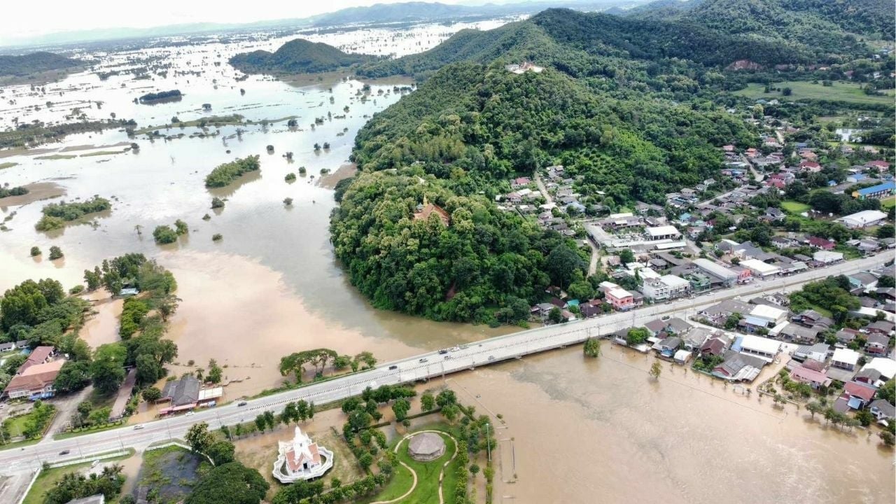 SSO approves 900 baht refund for flood-hit Thai provinces
