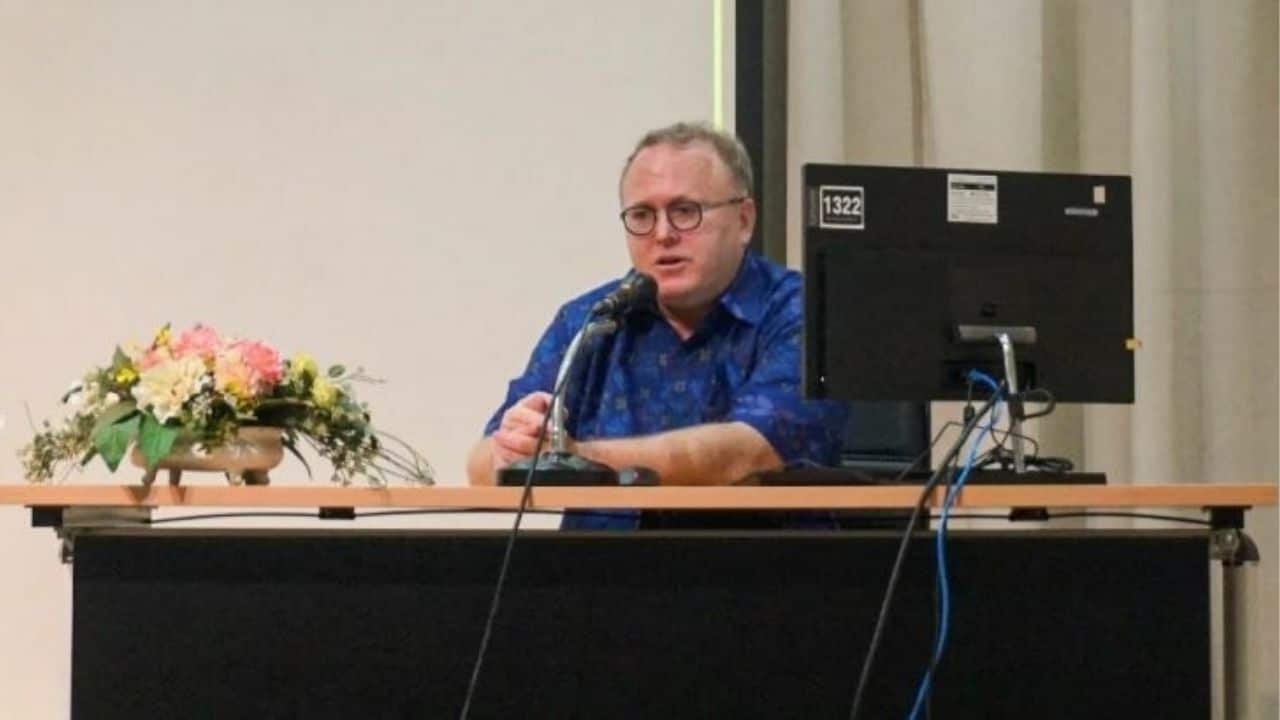 Thailand drops lese majeste charges against US scholar