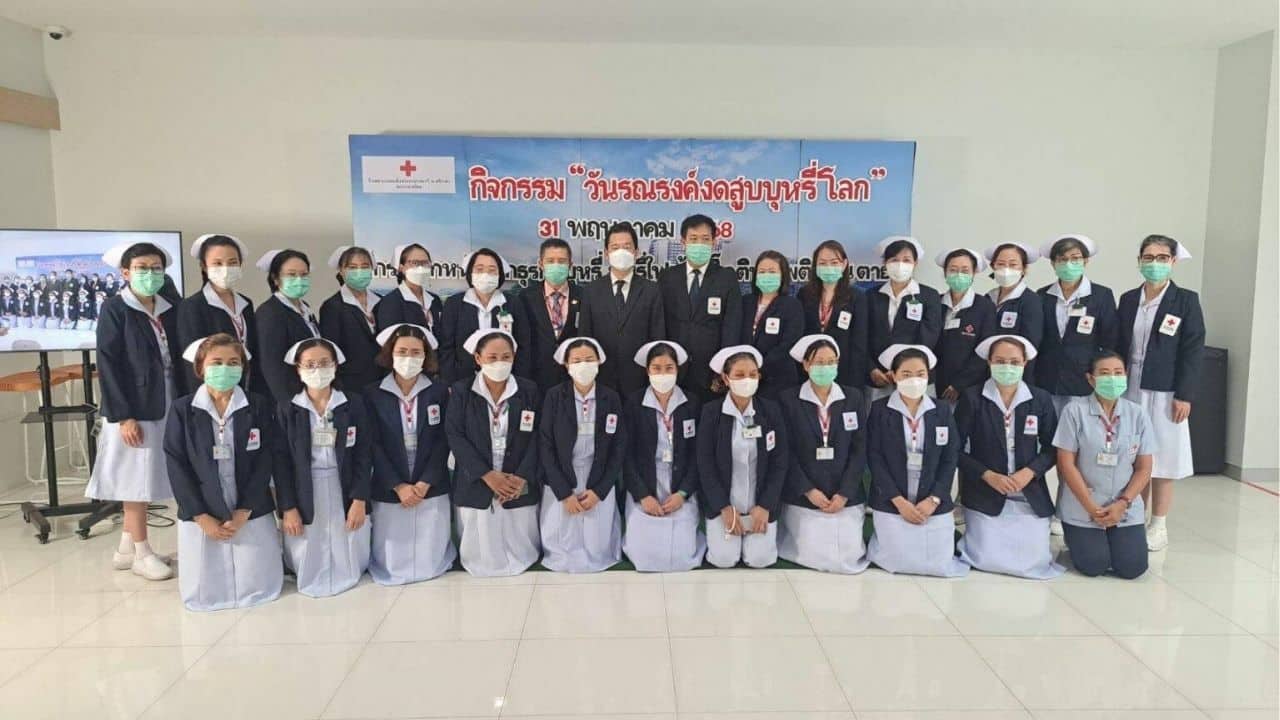 Chon Buri hospital declares war on big tobacco and e-cigs