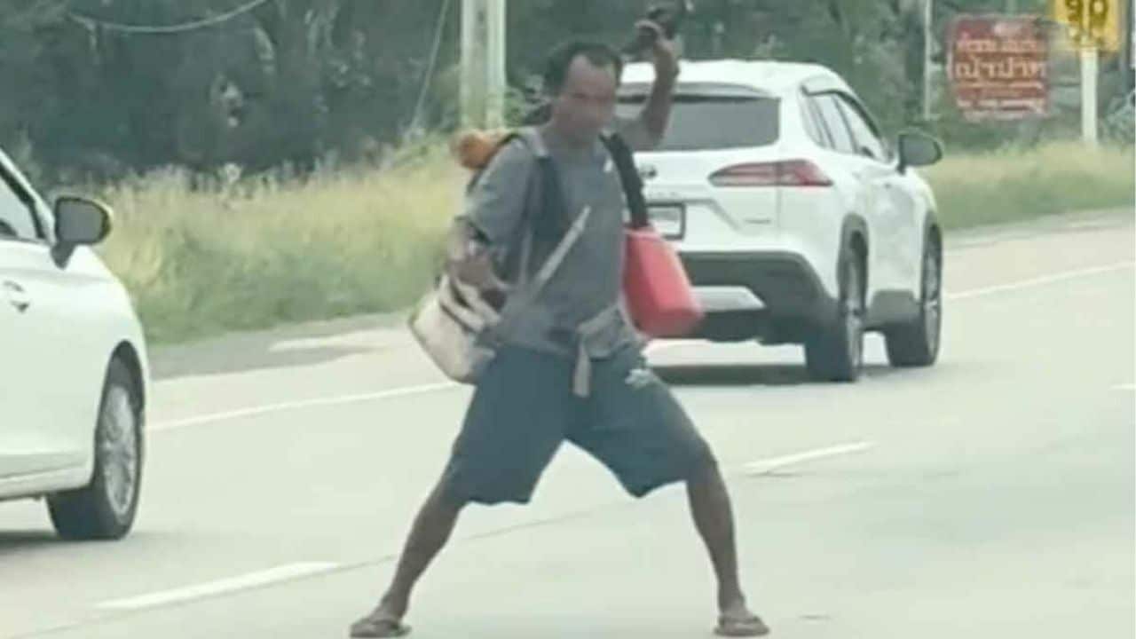 Homeless man’s martial arts dance stops traffic on Thai road