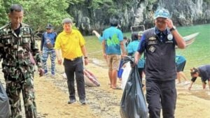 Krabi locals team up to tackle marine waste in coastal cleanup
