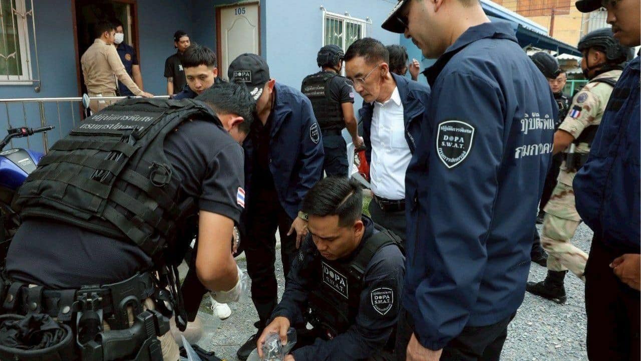 Bangkok SWAT busts online gun dealers selling modified weapons